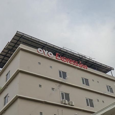 Oyo 616 Express Inn Palembang Eksteriør bilde