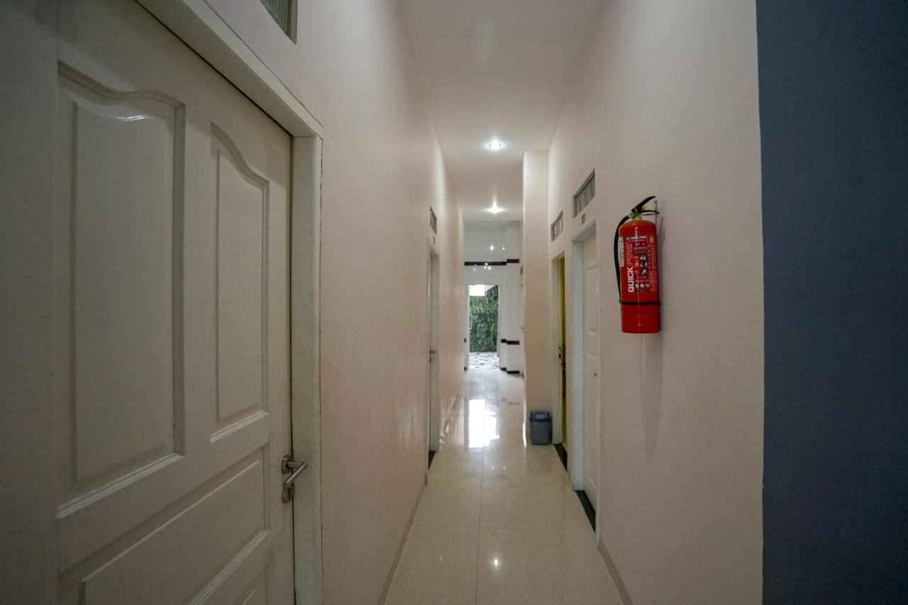 Oyo 616 Express Inn Palembang Eksteriør bilde