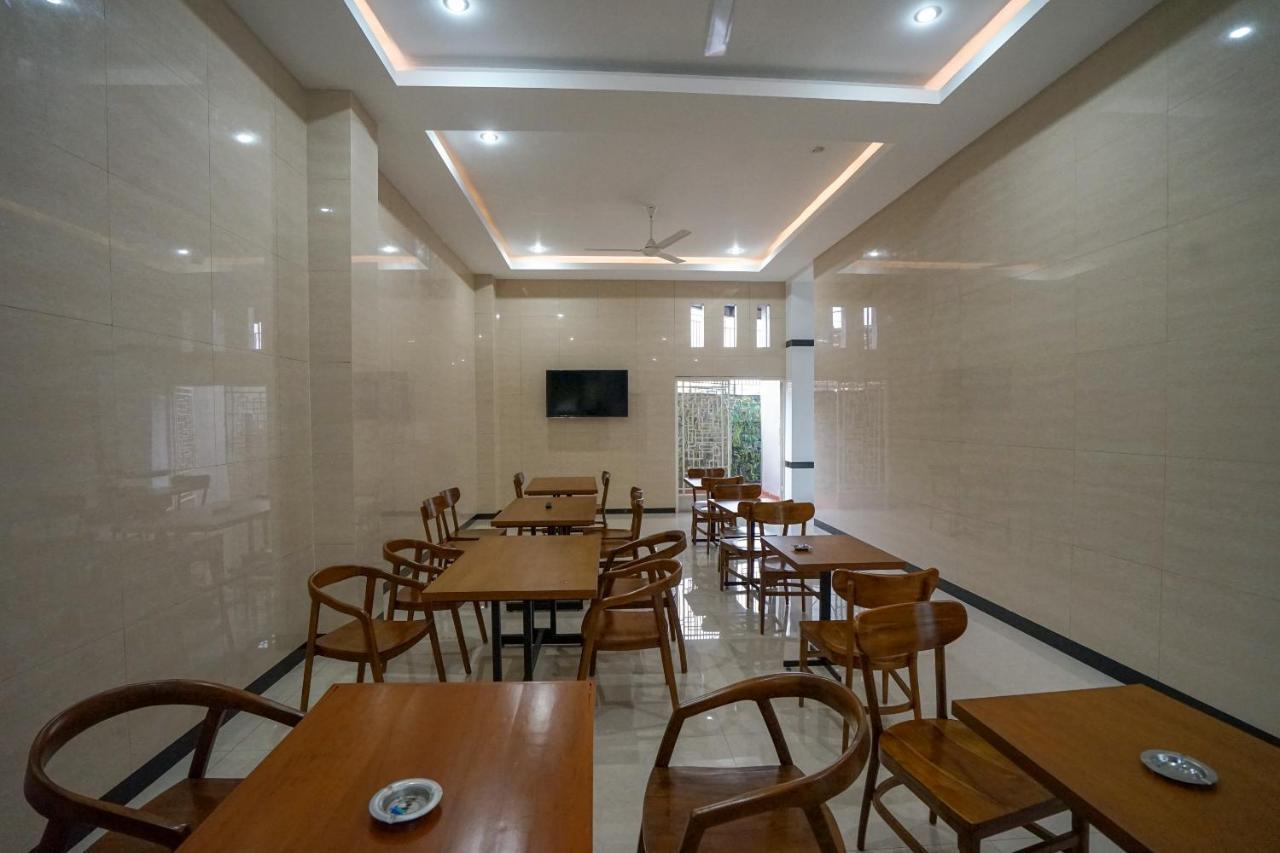 Oyo 616 Express Inn Palembang Eksteriør bilde