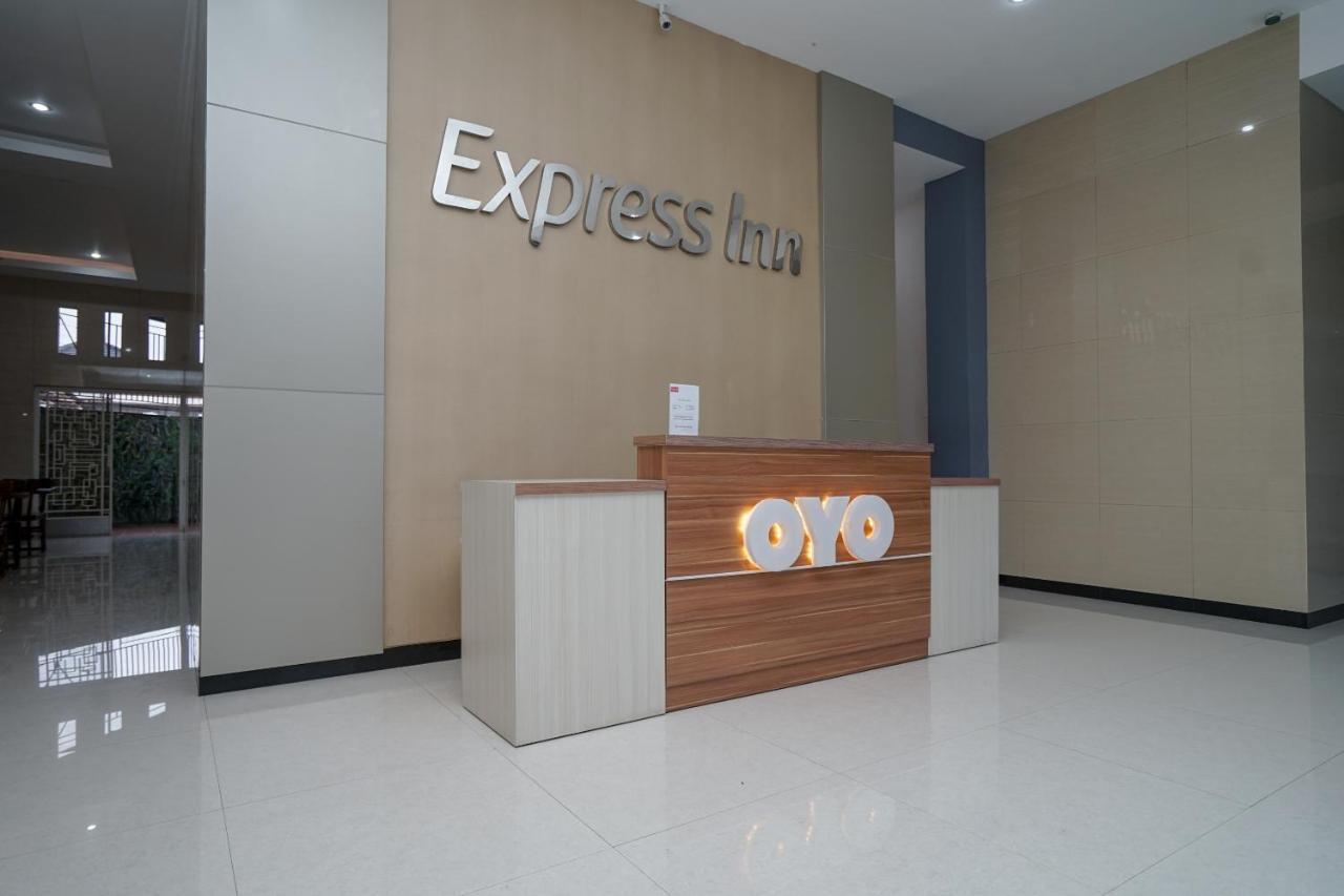 Oyo 616 Express Inn Palembang Eksteriør bilde