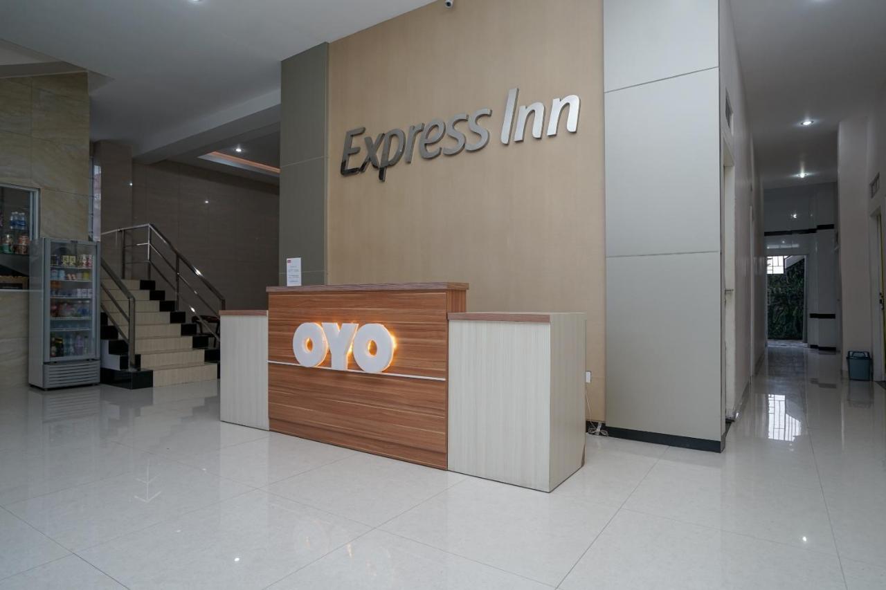 Oyo 616 Express Inn Palembang Eksteriør bilde